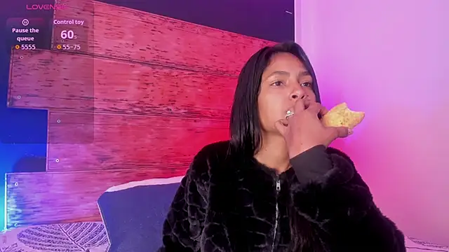 Fernanda liie  online show from June 3, 2026, 1:01 pm