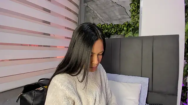 Fernanda liie  online show from December 15, 2025, 12:33 pm