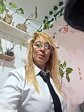 Sara Valkyri online show from February 10, 2026, 7:46 pm