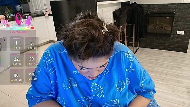 Layla- online show from November 27, 2025, 11:43 am