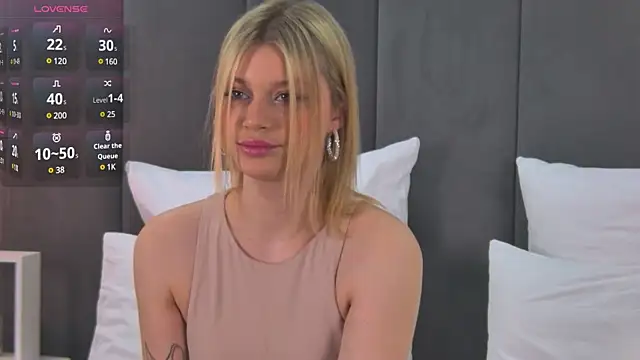 Snapshot of Polly_Sparks chatting on March 1, 2025, 7:41 am Polly Sparks online show from March 1, 2025, 7:41 am