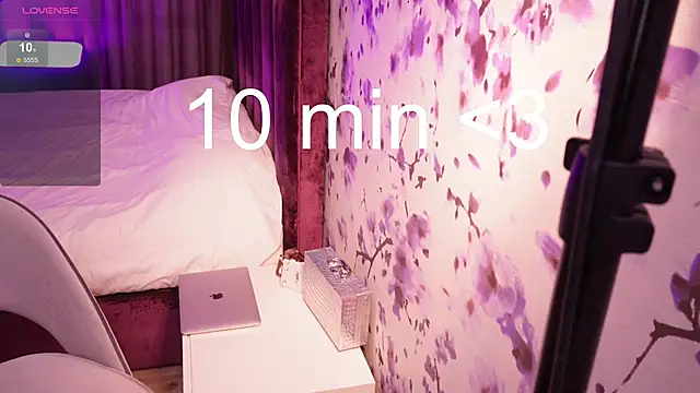 Snapshot of AnnettMonro chatting on March 16, 2025, 12:01 am AnnettMonro online show from March 16, 2025, 12:01 am