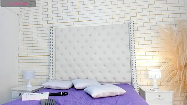 Emilly wilson  online show from December 14, 2025, 11:27 am