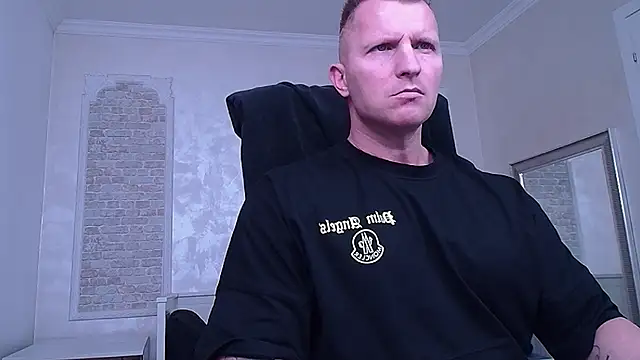 Snapshot of RomeoMalcolm chatting on March 18, 2025, 8:39 am RomeoMalcolm online show from March 18, 2025, 8:39 am