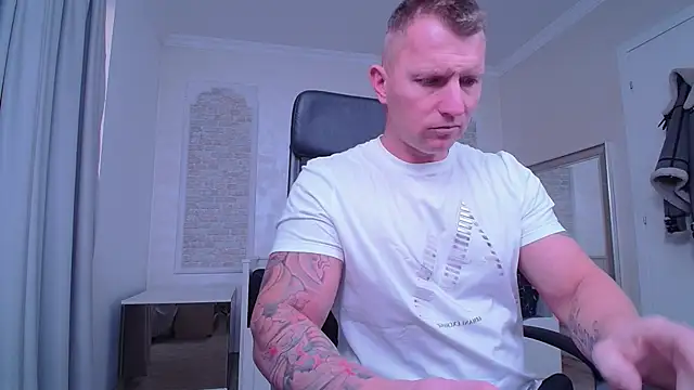 Snapshot of RomeoMalcolm chatting on March 20, 2025, 5:24 am RomeoMalcolm online show from March 20, 2025, 5:24 am