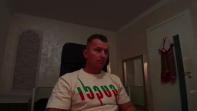 Snapshot of RomeoMalcolm chatting on March 22, 2025, 5:28 am RomeoMalcolm online show from March 22, 2025, 5:28 am