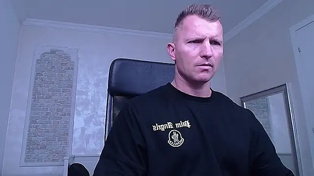 Snapshot of RomeoMalcolm chatting on March 18, 2025, 5:34 am RomeoMalcolm online show from March 18, 2025, 5:34 am