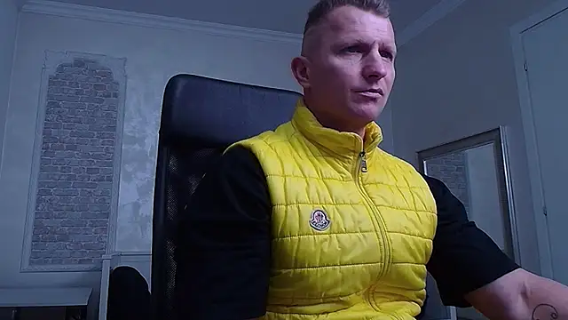 Snapshot of RomeoMalcolm chatting on March 17, 2025, 5:23 am RomeoMalcolm online show from March 17, 2025, 5:23 am