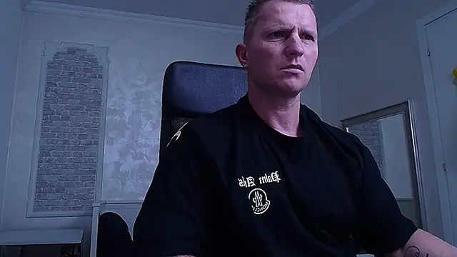 Snapshot of RomeoMalcolm chatting on March 16, 2025, 5:25 am RomeoMalcolm online show from March 16, 2025, 5:25 am