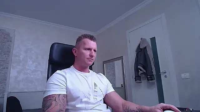 Snapshot of RomeoMalcolm chatting on March 21, 2025, 8:17 am RomeoMalcolm online show from March 21, 2025, 8:17 am