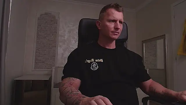 Snapshot of RomeoMalcolm chatting on March 15, 2025, 5:41 am RomeoMalcolm online show from March 15, 2025, 5:41 am