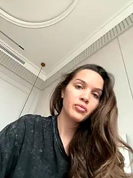 Snapshot of Beverly_Hilll chatting on October 26, 2025, 12:16 pm Beverly Hilll online show from October 26, 2025, 12:16 pm