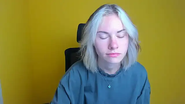 Fiona Night online show from September 9, 2025, 5:06 am