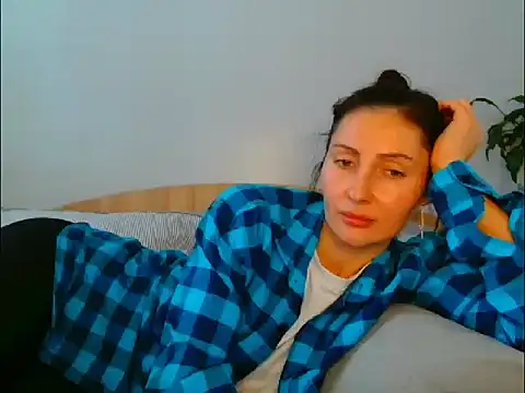 Irina9793 online show from April 7, 2026, 10:06 am