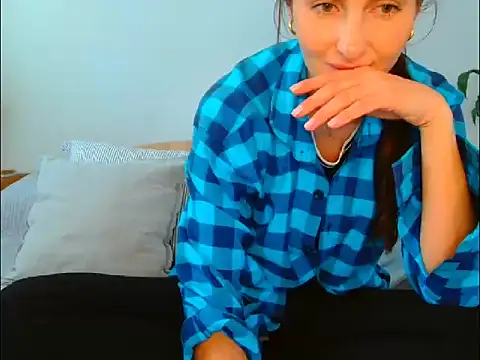 Irina9793 online show from May 6, 2026, 8:29 am