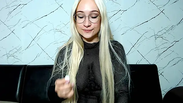 HeidiBows online show from November 3, 2025, 7:35 am