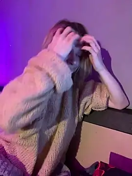 amorearte m online show from March 3, 2025, 9:15 pm