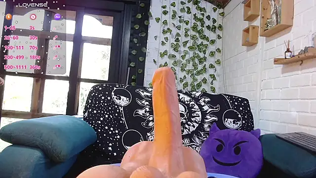 LiraSonnett online show from October 29, 2025, 9:36 pm