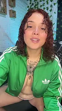 LiraSonnett online show from December 14, 2025, 9:09 pm