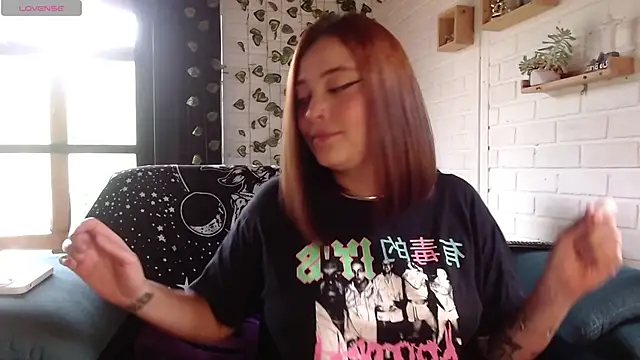 LiraSonnett online show from March 12, 2025, 9:03 pm