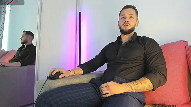 Snapshot of nicholasX1 chatting on May 13, 2026, 8:43 am nicholasX1 online show from May 13, 2026, 8:43 am