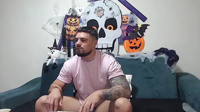 Tiberius hunk online show from October 31, 2025, 8:11 am