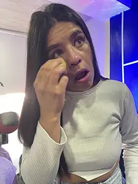 sofia 23x online show from December 3, 2025, 7:46 pm