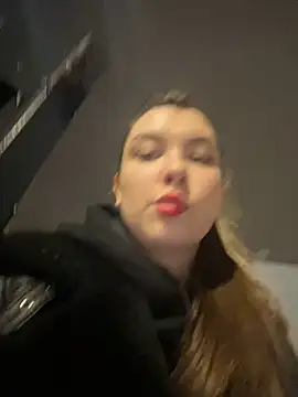 Snapshot of HannaJohnson chatting on March 7, 2025, 4:00 pm HannaJohnson online show from March 7, 2025, 4:00 pm