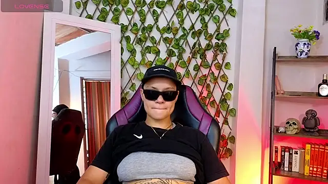 demimoore222 online show from March 13, 2025, 7:50 pm