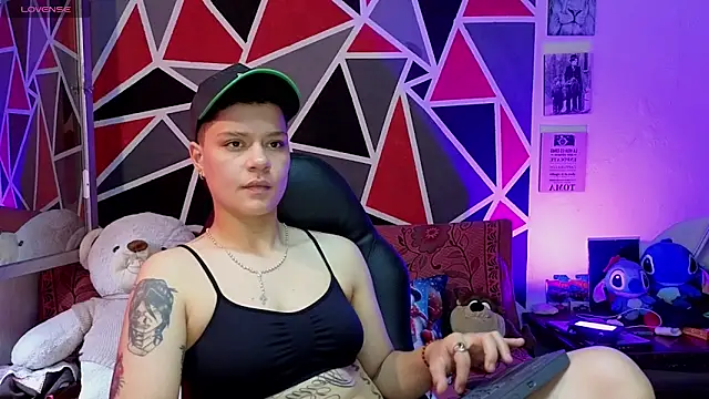 demimoore222 online show from December 18, 2025, 5:28 pm