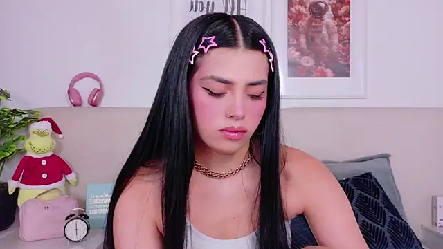 SaritaBratz online show from December 16, 2025, 9:30 pm