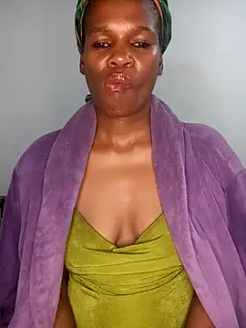 Missvixen81 online show from April 17, 2026, 7:28 pm