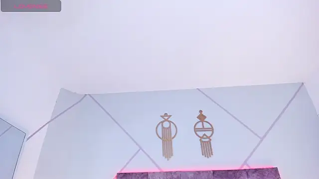 aurora collinss  online show from January 17, 2026, 12:31 pm