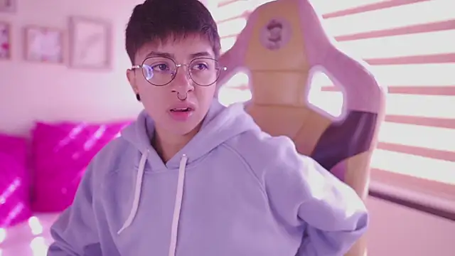 tommy blue online show from April 18, 2026, 1:35 pm