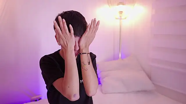 Snapshot of tommy_blue chatting on February 2, 2026, 4:28 pm tommy blue online show from February 2, 2026, 4:28 pm