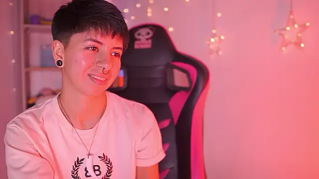 Snapshot of tommy_blue chatting on February 28, 2026, 3:06 am tommy blue online show from February 28, 2026, 3:06 am