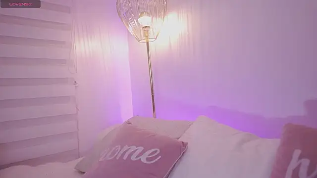 Snapshot of tommy_blue chatting on February 24, 2026, 10:10 pm tommy blue online show from February 24, 2026, 10:10 pm