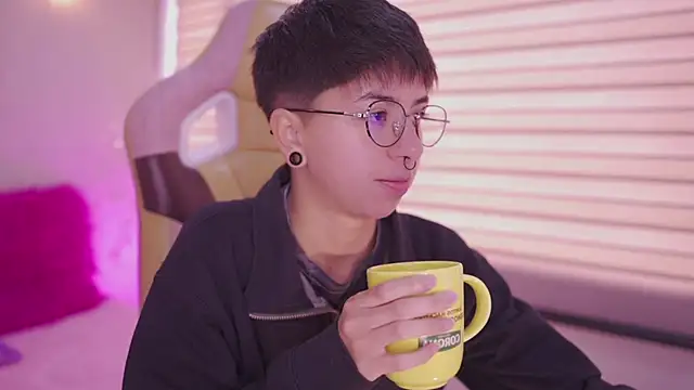 tommy blue online show from April 20, 2026, 12:19 pm