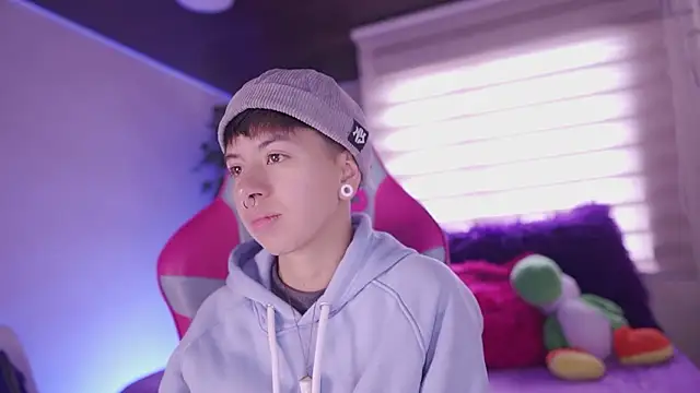 Snapshot of tommy_blue chatting on February 21, 2026, 2:08 pm tommy blue online show from February 21, 2026, 2:08 pm