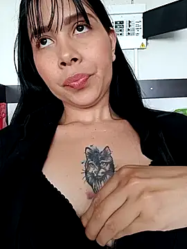 Candy-Body online show from March 12, 2025, 6:53 pm