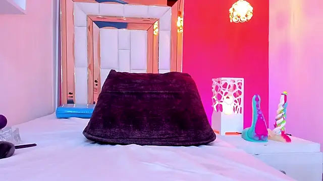 Tifany 69  online show from October 4, 2025, 7:37 pm