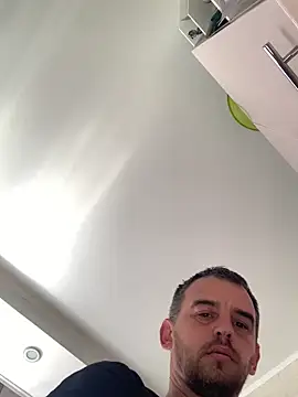 Maxpeins online show from May 17, 2026, 2:33 am