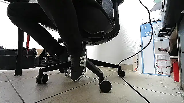 Snapshot of GM51-1988 chatting on January 12, 2026, 4:25 pm GM51-1988 online show from January 12, 2026, 4:25 pm