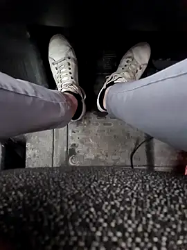 Snapshot of GM51-1988 chatting on September 24, 2025, 4:24 pm GM51-1988 online show from September 24, 2025, 4:24 pm