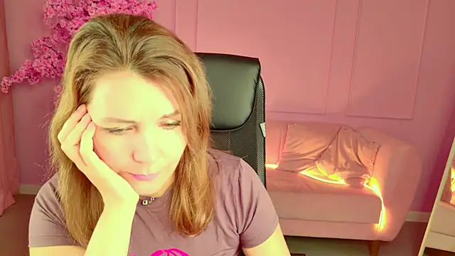 NicoleHitman online show from November 7, 2025, 5:12 am