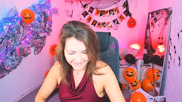 NicoleHitman online show from October 24, 2025, 5:28 am