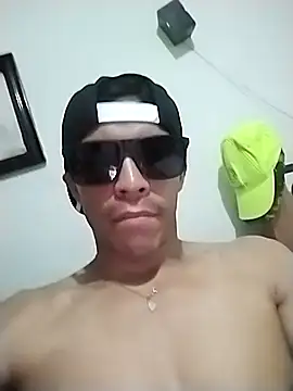 Snapshot of Flakito2490 chatting on April 27, 2026, 5:27 am Flakito2490 online show from April 27, 2026, 5:27 am