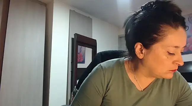 mia florens online show from March 21, 2025, 2:18 am