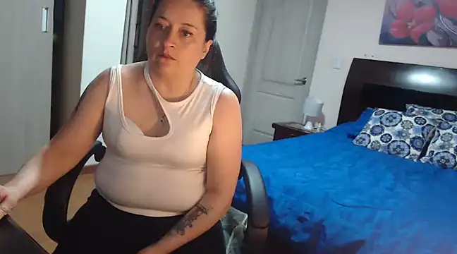 mia florens online show from March 18, 2025, 2:51 am