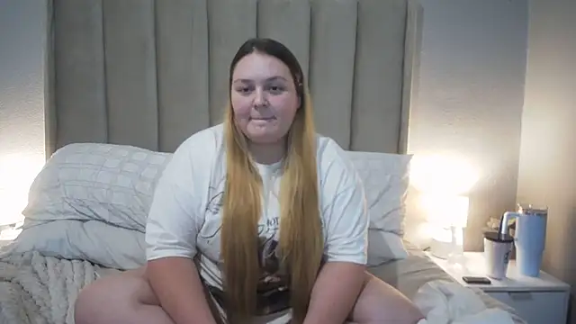 Snapshot of Neytjie chatting on May 21, 2026, 5:21 pm Neytjie online show from May 21, 2026, 5:21 pm